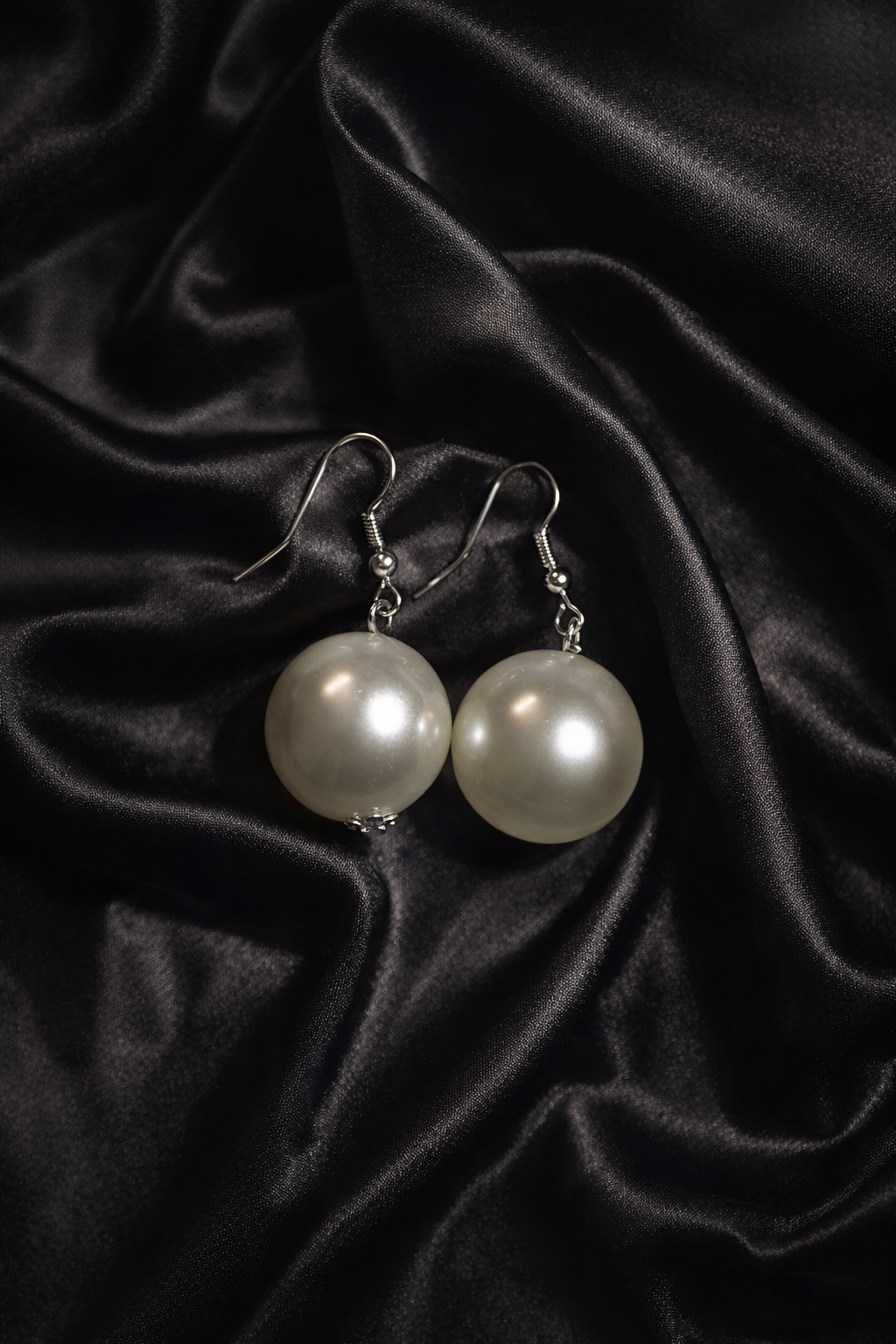 Pearl droplets earrings