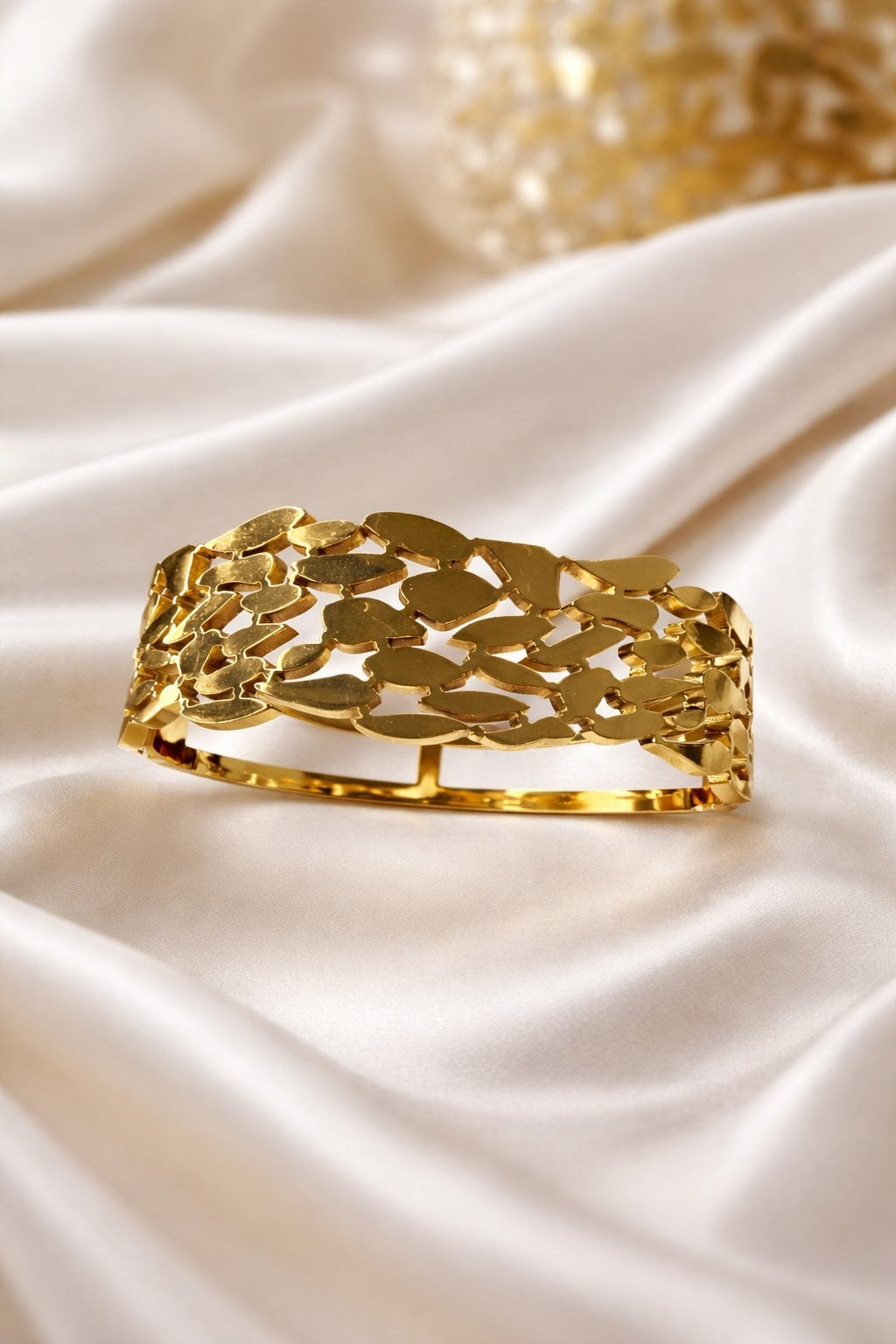 Aarna Glow Bracelet