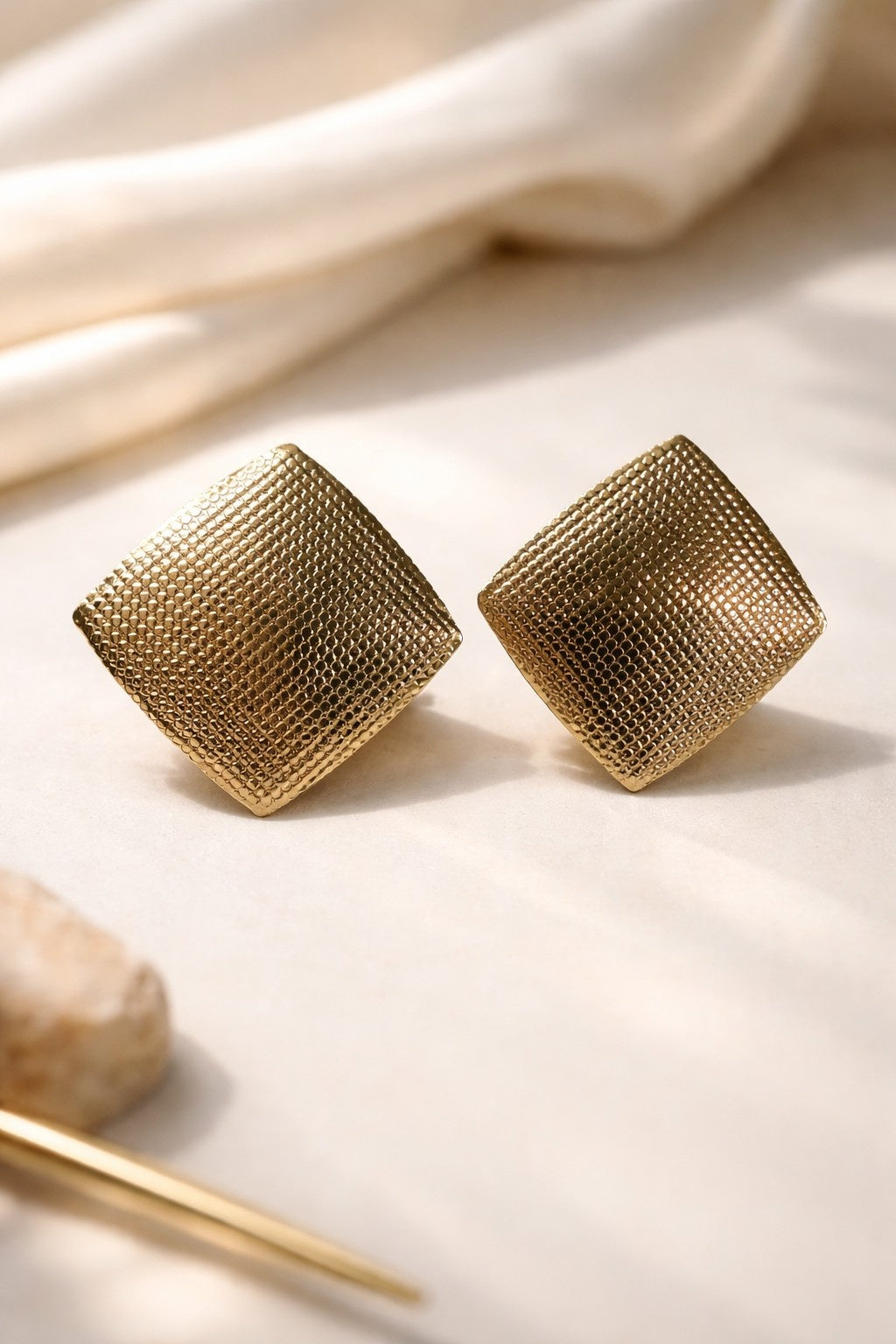 Kavya Studs