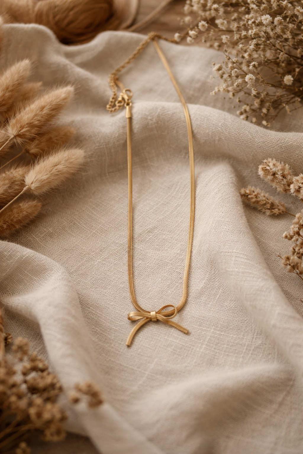Bow necklace