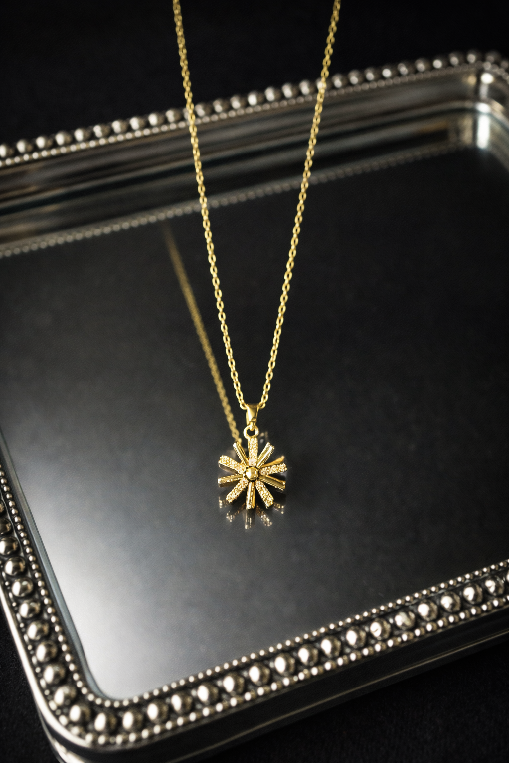Star pendant necklace